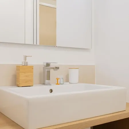 Easylife - Casa Moderna Vicino Life Apartment Milan