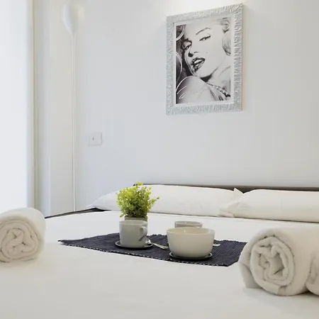 Easylife - Casa Moderna Vicino Life Apartment *
